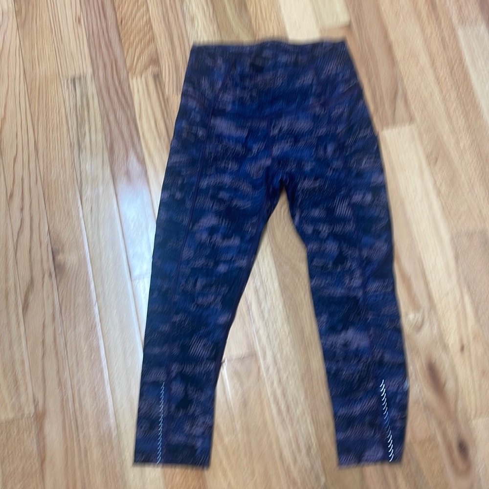 Cropped lululemon tights size 4